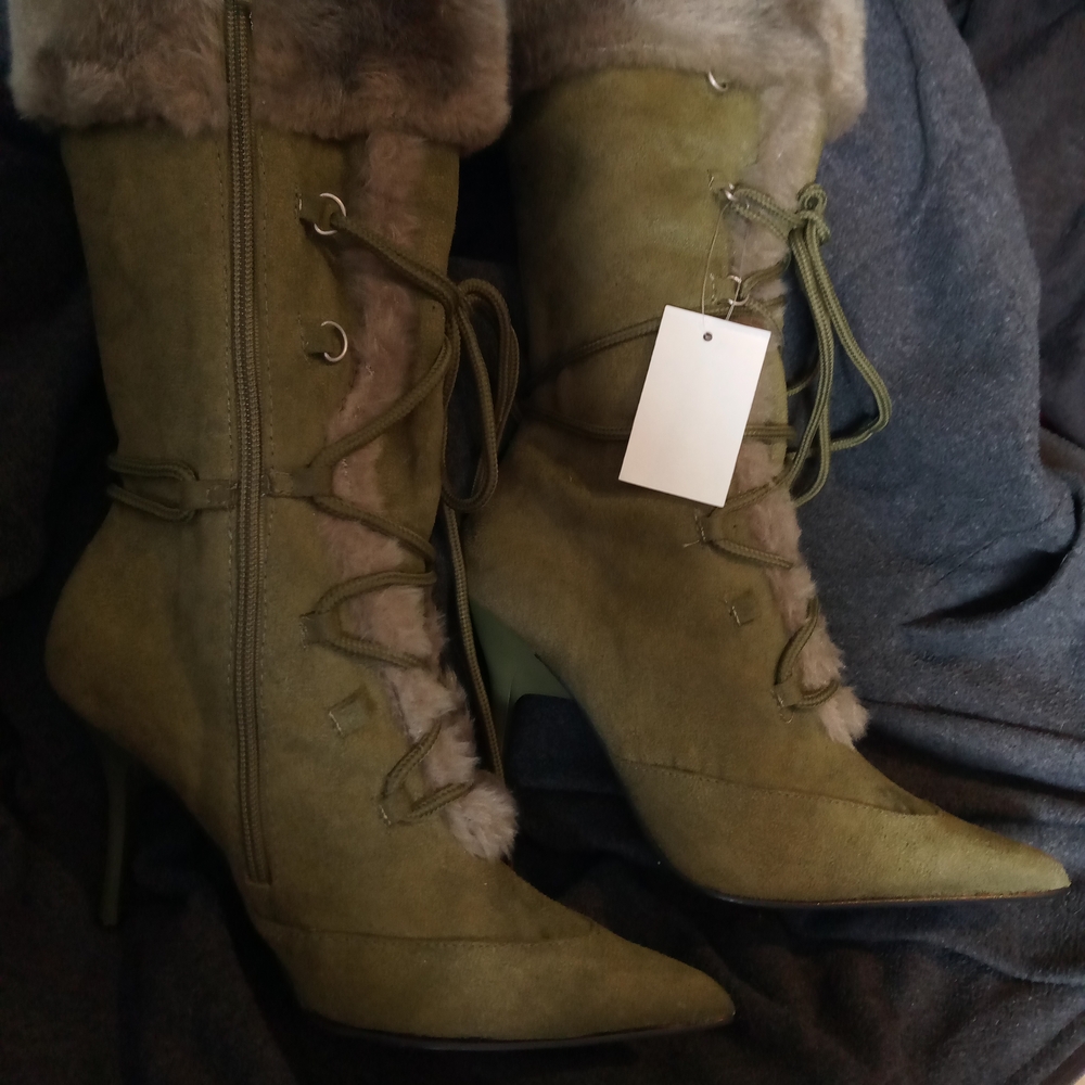 Chic Olive Lace-Up Heeled Boots